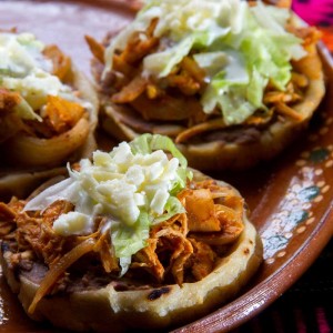 Sopes de Tinga